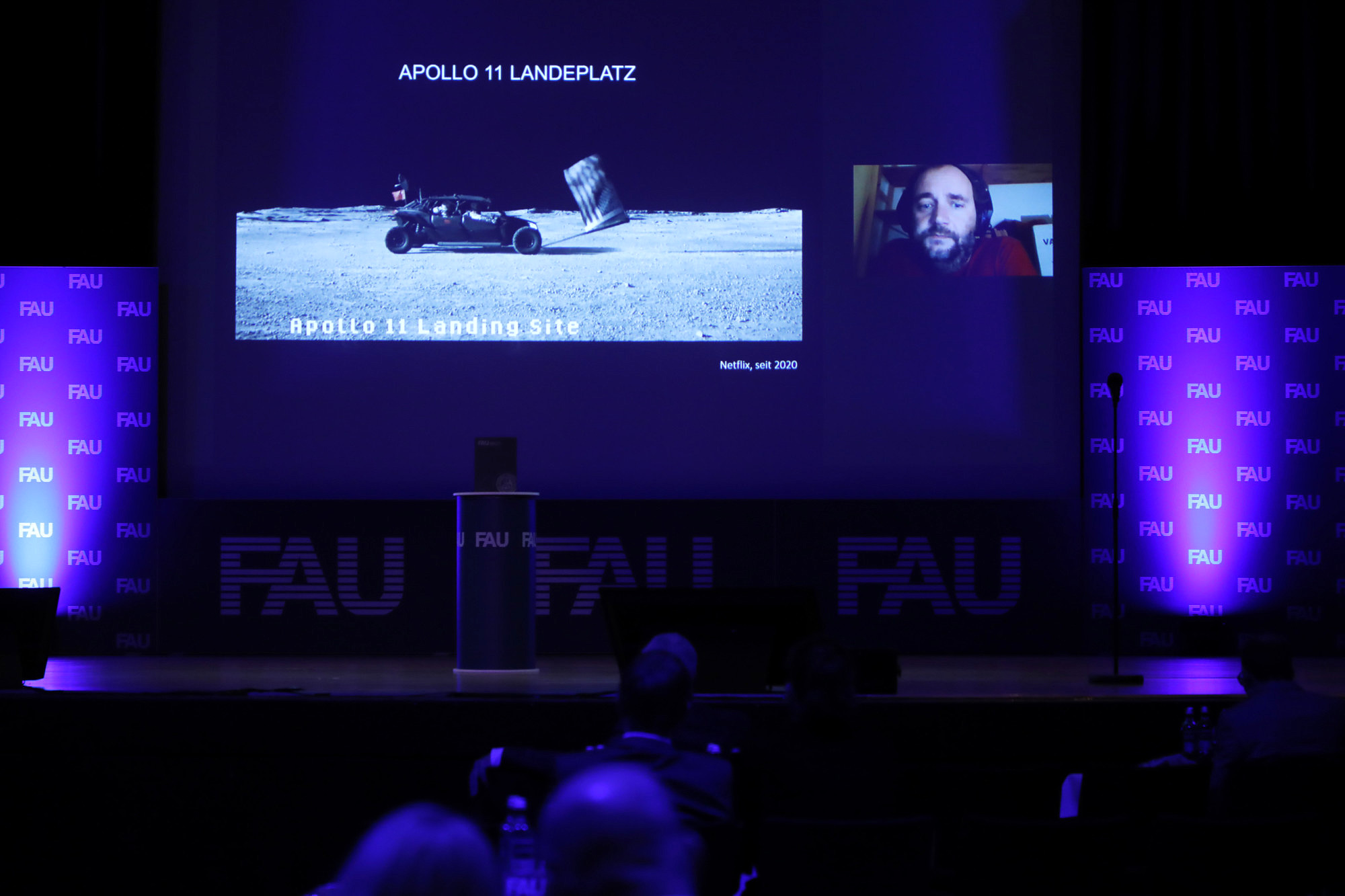 Habilitationspreisträger Dr. Sven Grampp während seines Science Slams bei den FAU Awards 2020