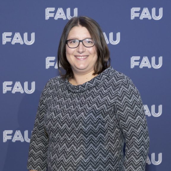 Portrait Prof. Dr. Anja Lux