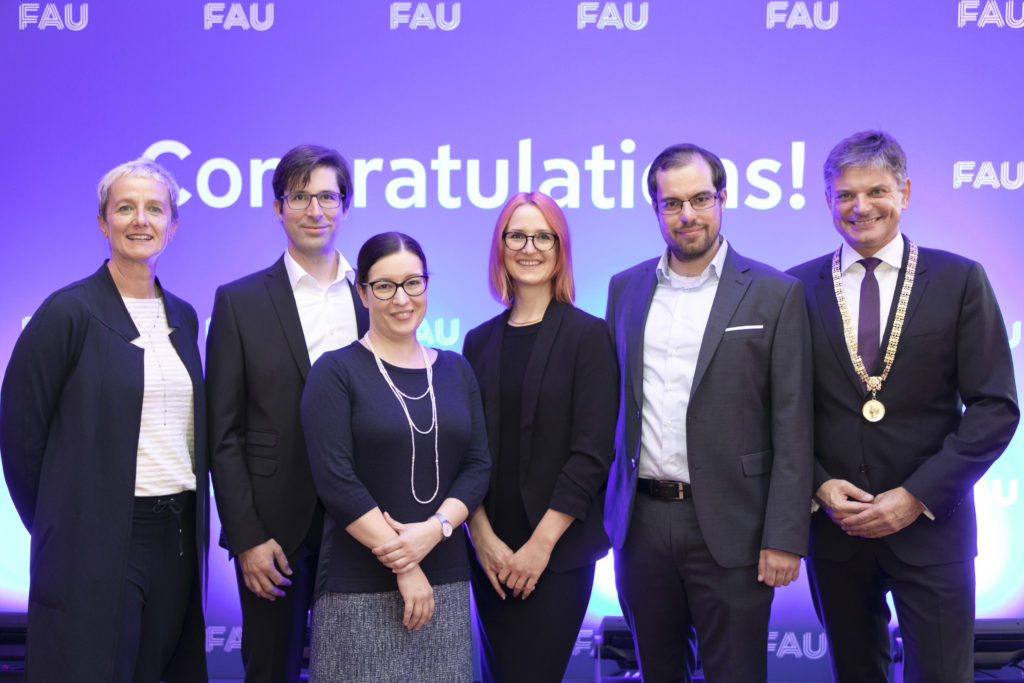 Gruppenfoto der Lehrpreisträger/-innen bei denFAU Awards 2022